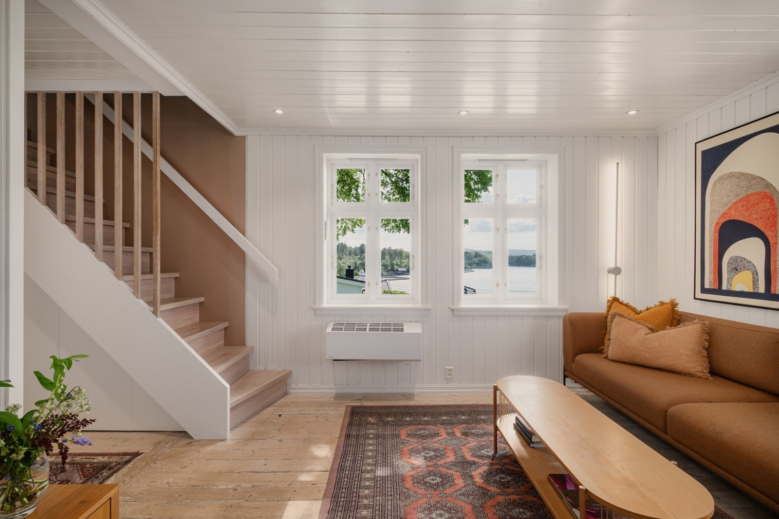 Trappen går fra stuen opp til loftetasjen. Galleribilde