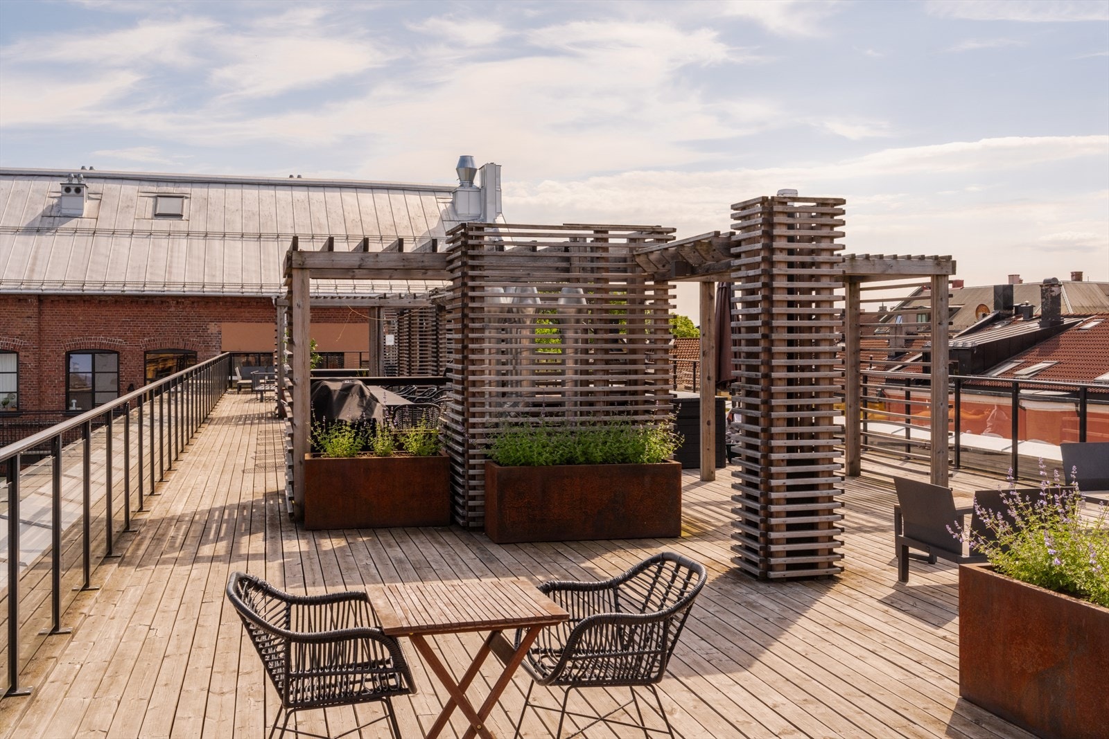 Tilgang til to romslige felles takterrasser med heisadkomst og gode solforhold. Galleribilde