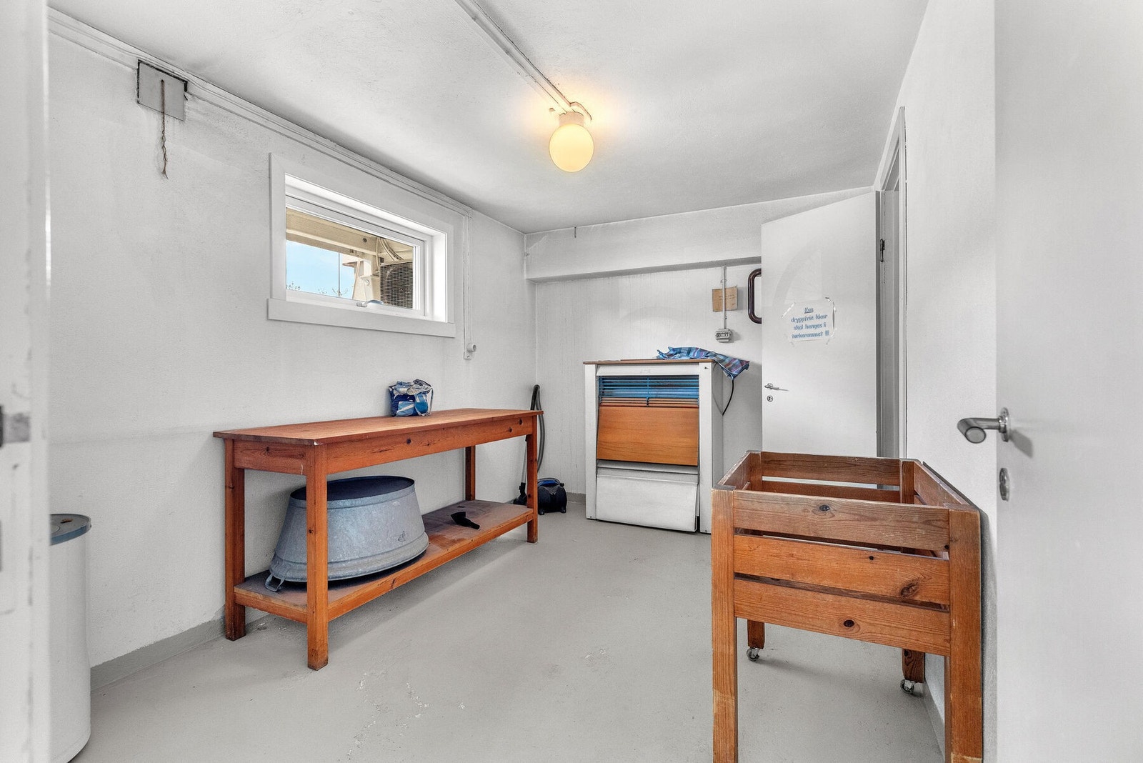 Praktiske fellesfasiliteter i kjelleren. Galleribilde