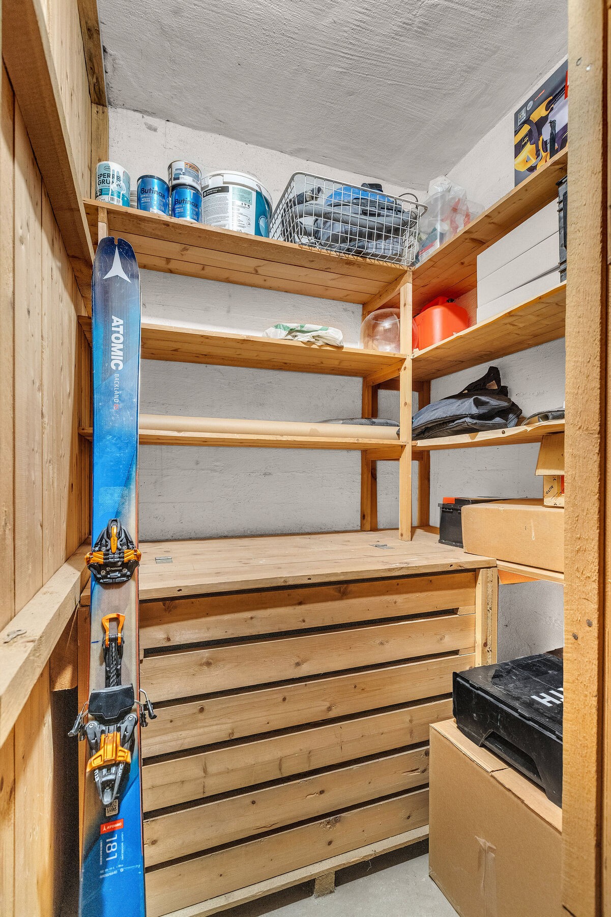 I tillegg til loftsboden følger to boder i kjelleren med leiligheten. Galleribilde