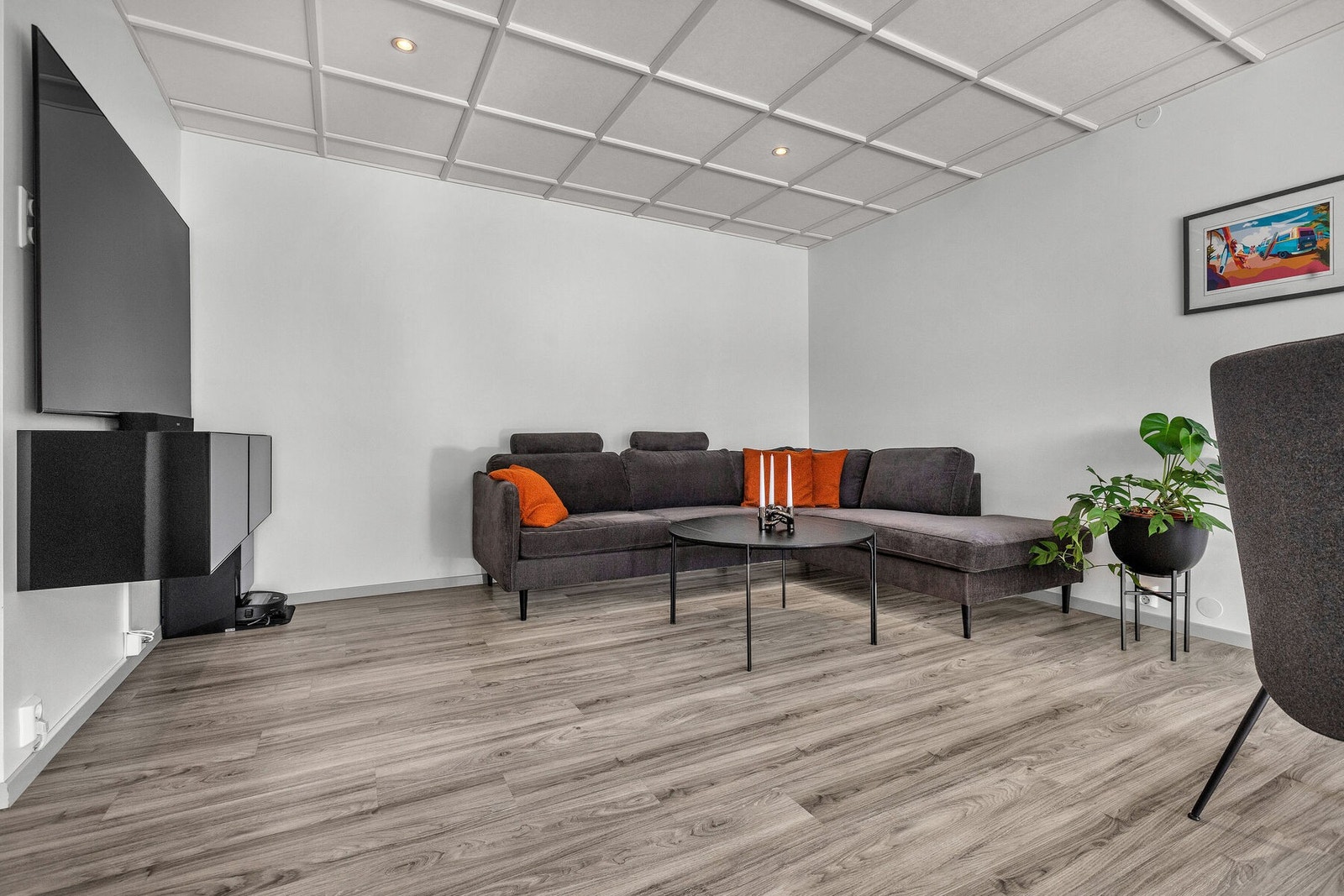 God plass til en romslig sofagruppe i stuedelen. Galleribilde
