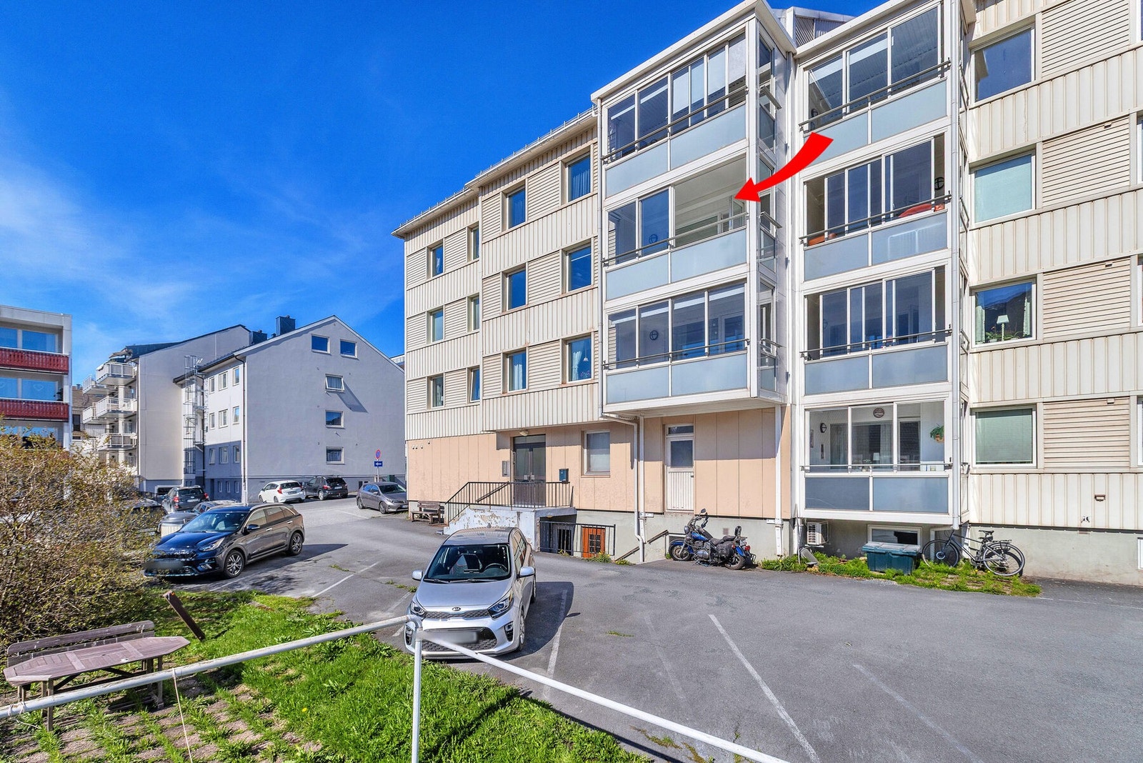 Leiligheten er markert i bygningens tredje etasje. Galleribilde