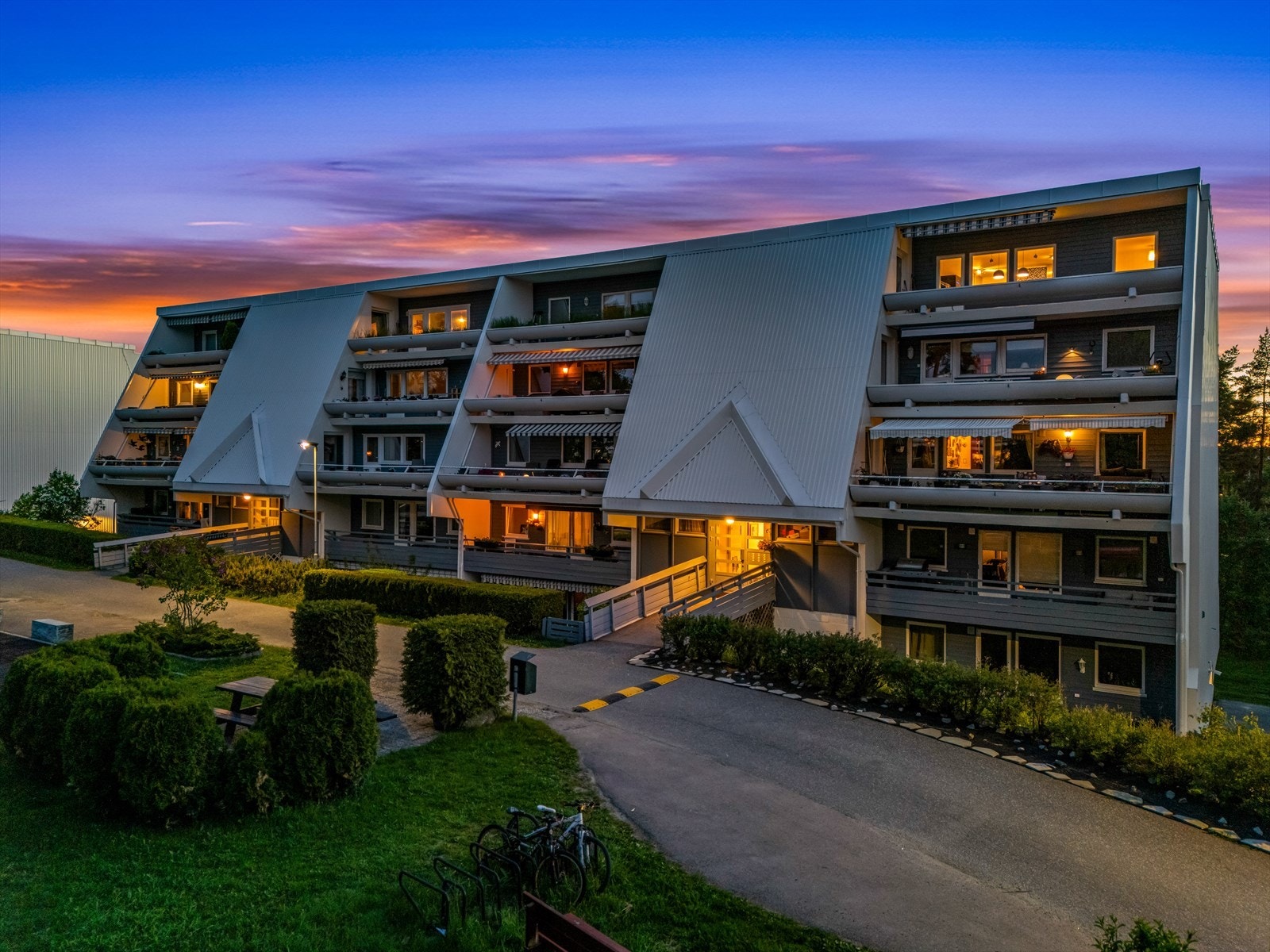 Inngangsparti. Galleribilde
