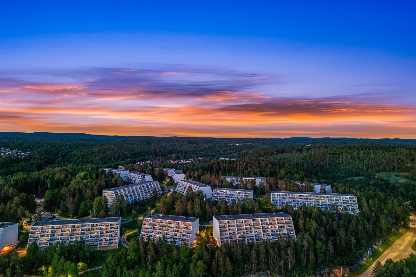 Leiligheten ligger i et naturskjønt område, og har utgang til to herlige balkonger på 14m² hver! Galleribilde