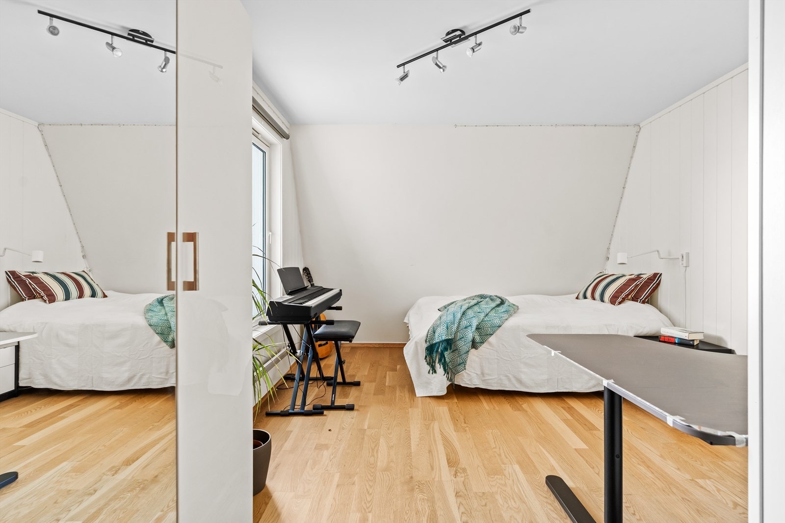 Soverom nr. 2 fungerer ypperlig som barnerom, gjesterom eller kontor - her er mulighetene mange. Galleribilde