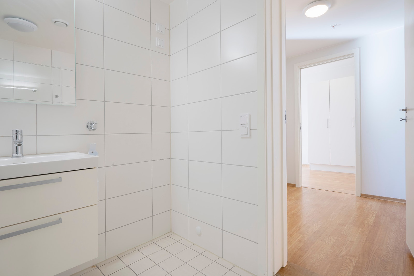 Pent flislagt bad Galleribilde