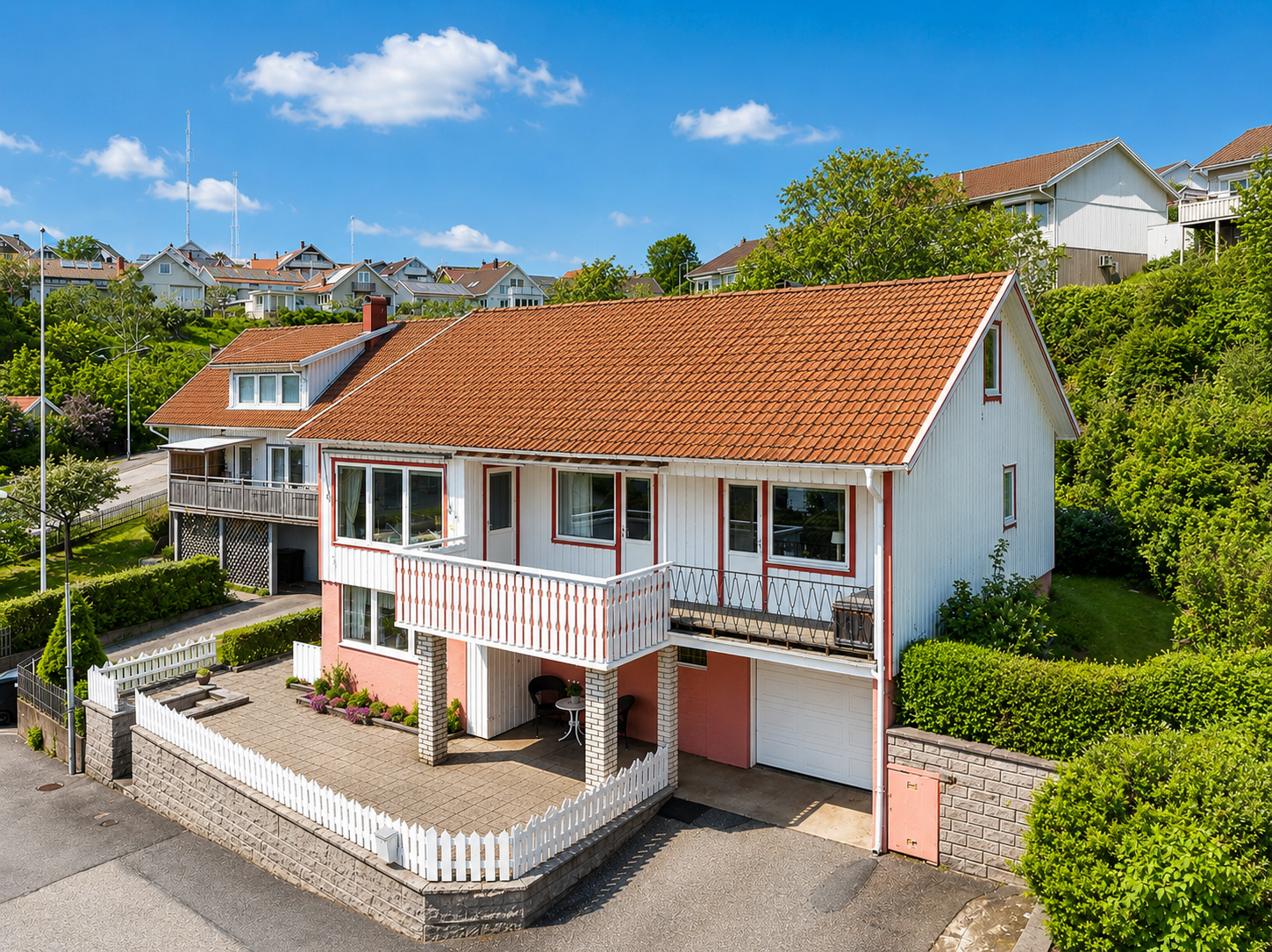 Rejäl villa i centrala Hunnebostrand Galleribilde