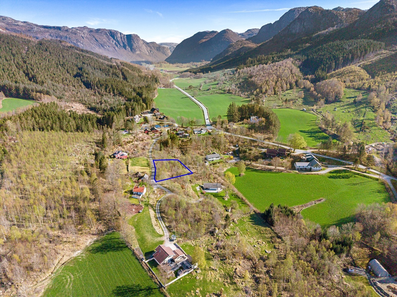 Rossavikvegen 8 -400 000 - 1 228 m² Galleribilde