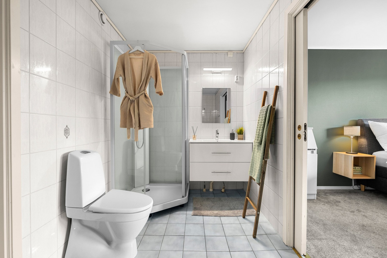 Badet har elektriske varmekabler i gulv. Galleribilde