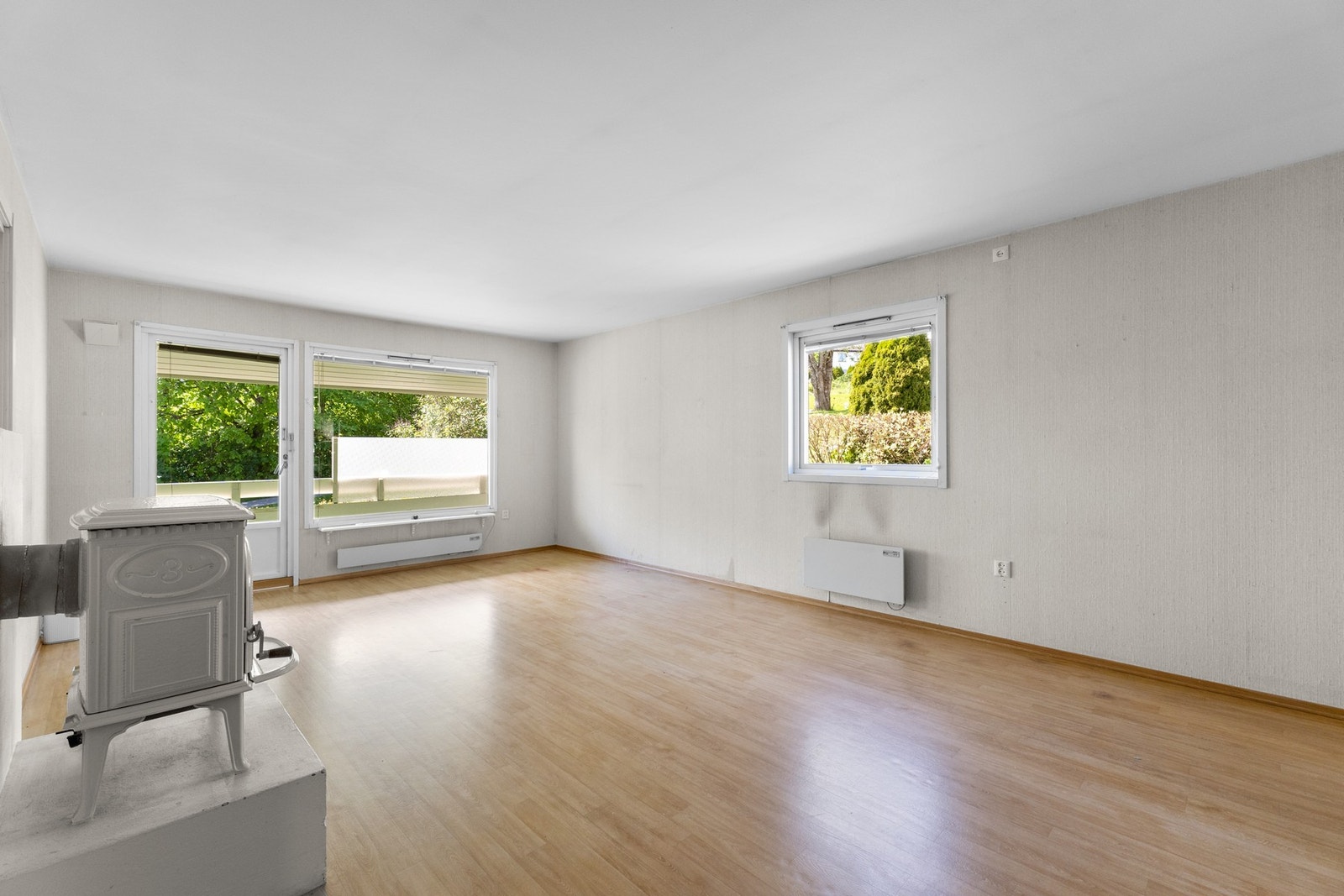 Beliggenheten på enden gir et ekstra vindu på endeveggen. Leiligheten har behov for modernisering. Galleribilde