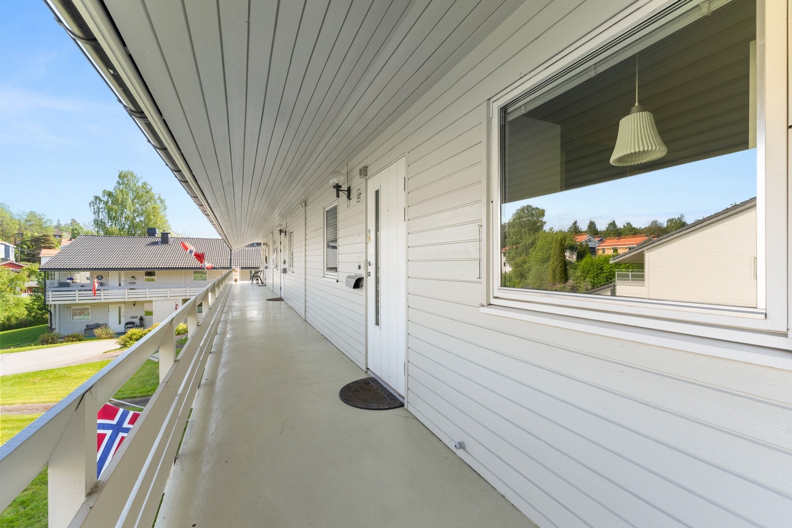 Boligen har trappefri adkomst via utvendig svalgang. Galleribilde