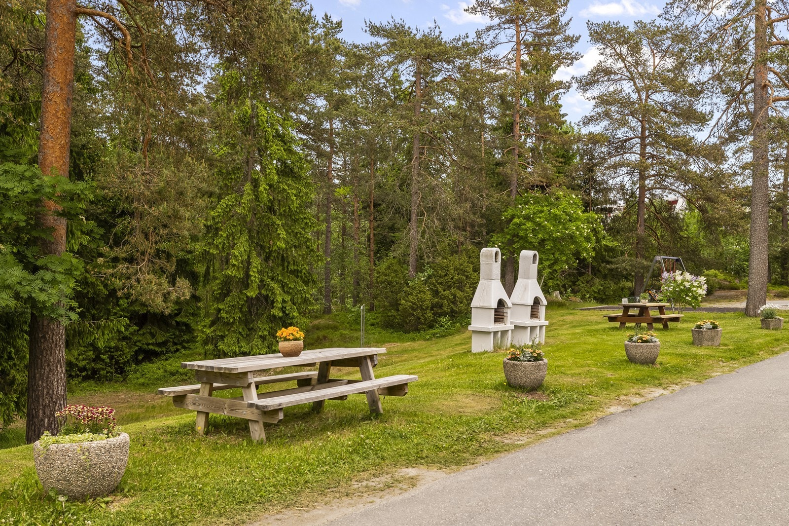 Sameiet har velholdte fellesområder med sittegrupper og møte/oppholdsplasser Galleribilde