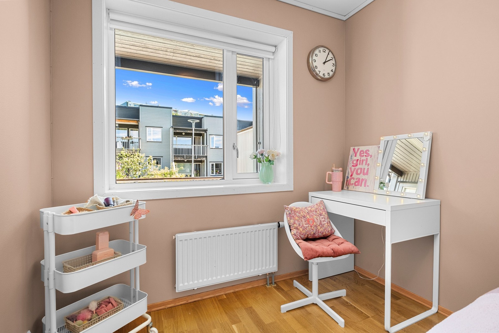 Rekkehuset er fordelt på 2 etasjer og har totalt 3 soverom. Galleribilde