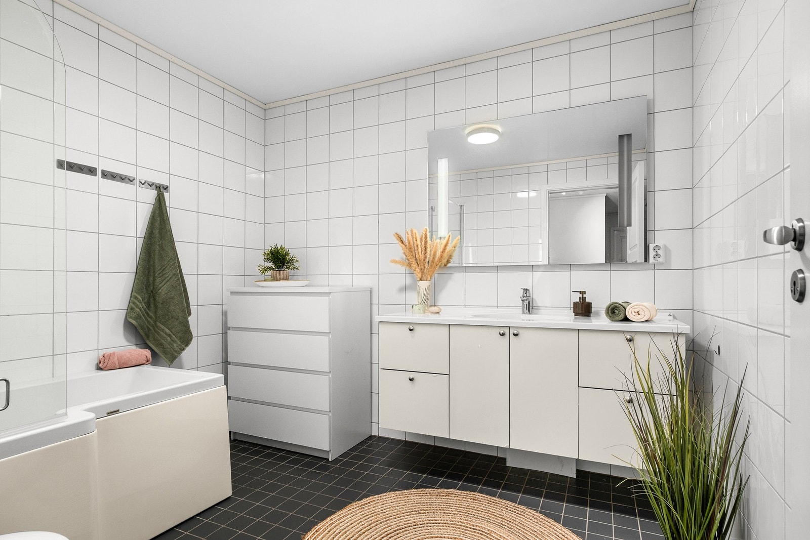 Pent flislagt bad som har fått TG1 av takstmann. Galleribilde