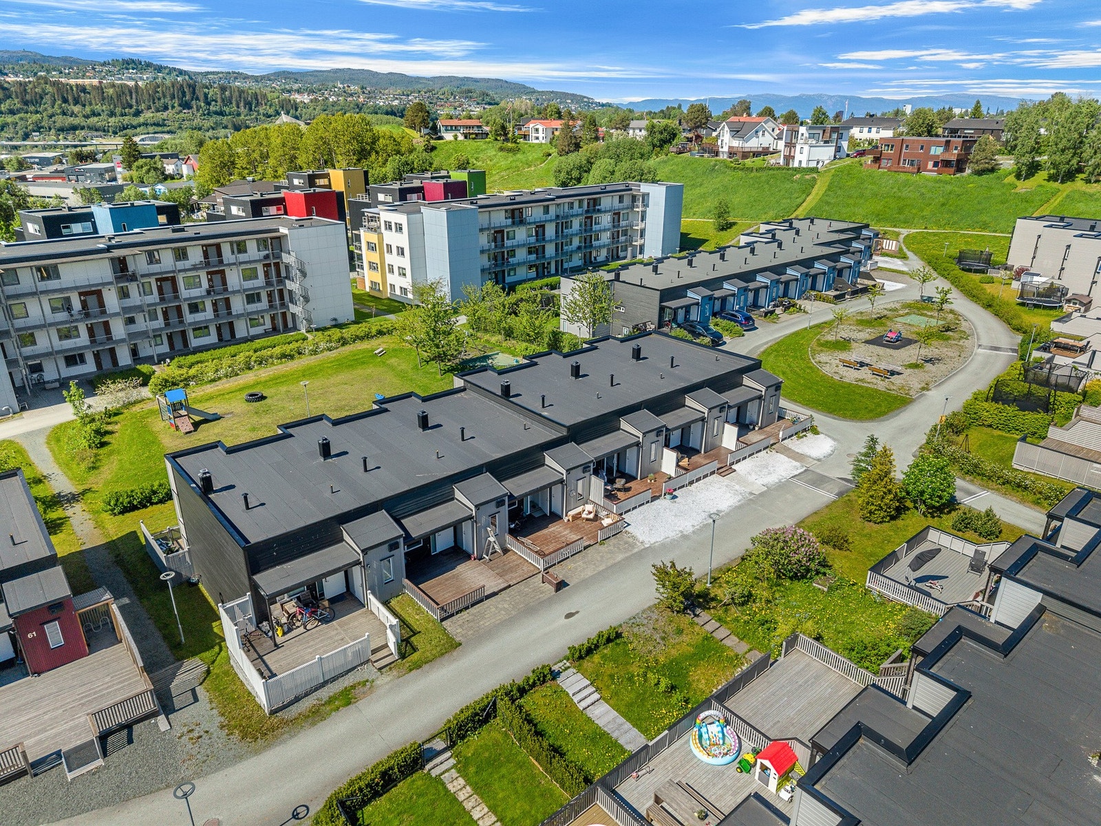 Rekkehuset har en fin beliggenhet i feltet. Galleribilde