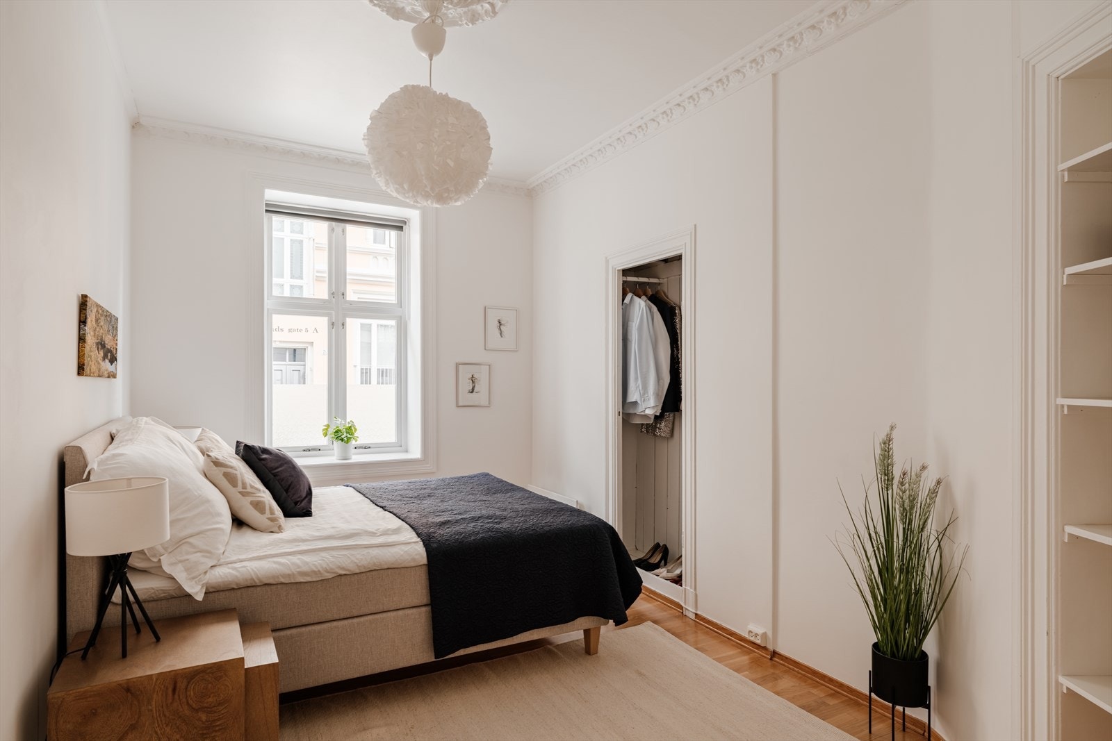 Leiligheten har tre lune og innbydende soverom. Galleribilde