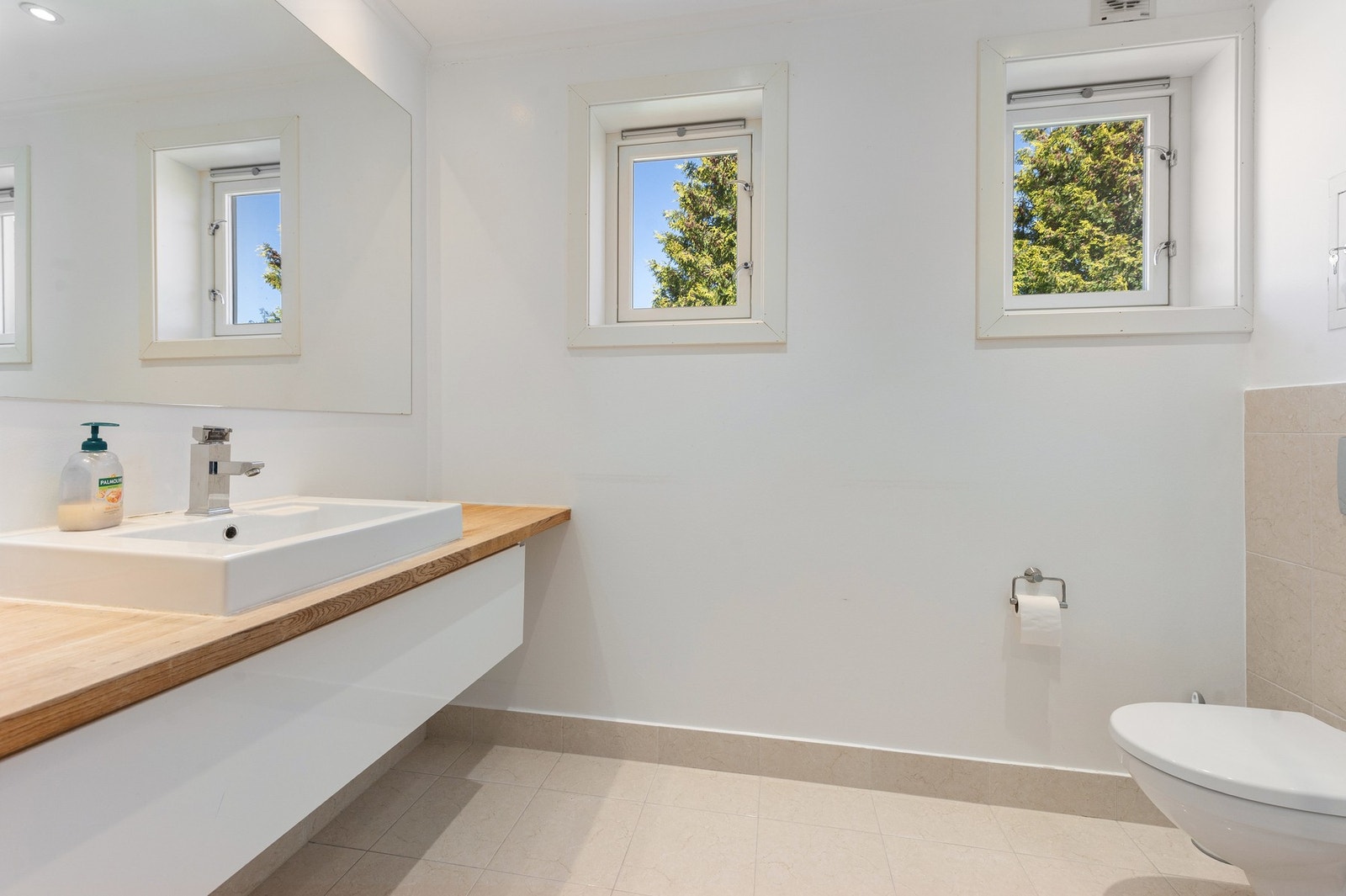 Badet i 2. etasje gir et like godt inntrykk som det i 1. etasje. Galleribilde