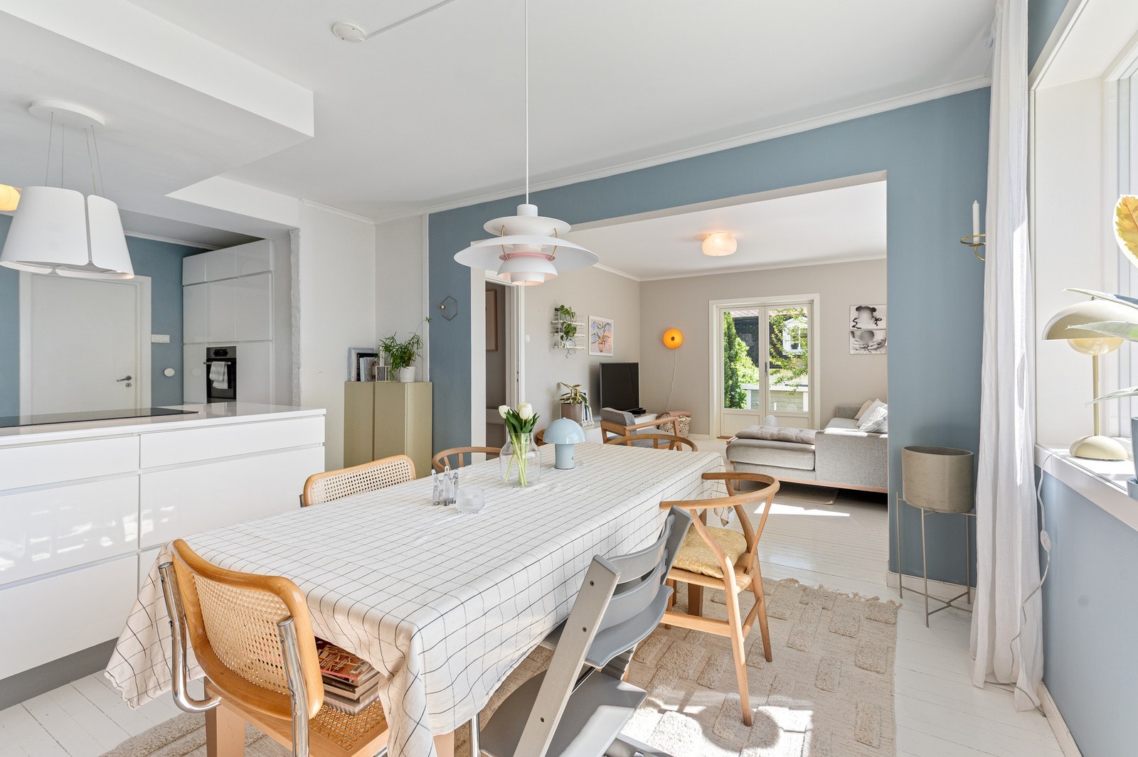 Det er god plass til stort spisebord hvor man kan samle familie og venner. Galleribilde