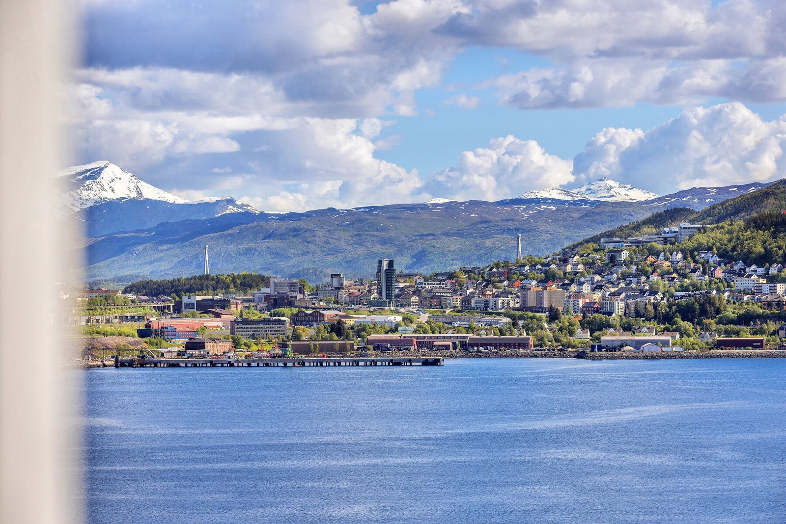 Utsikt mot Narvik havn fra verandaen. Galleribilde
