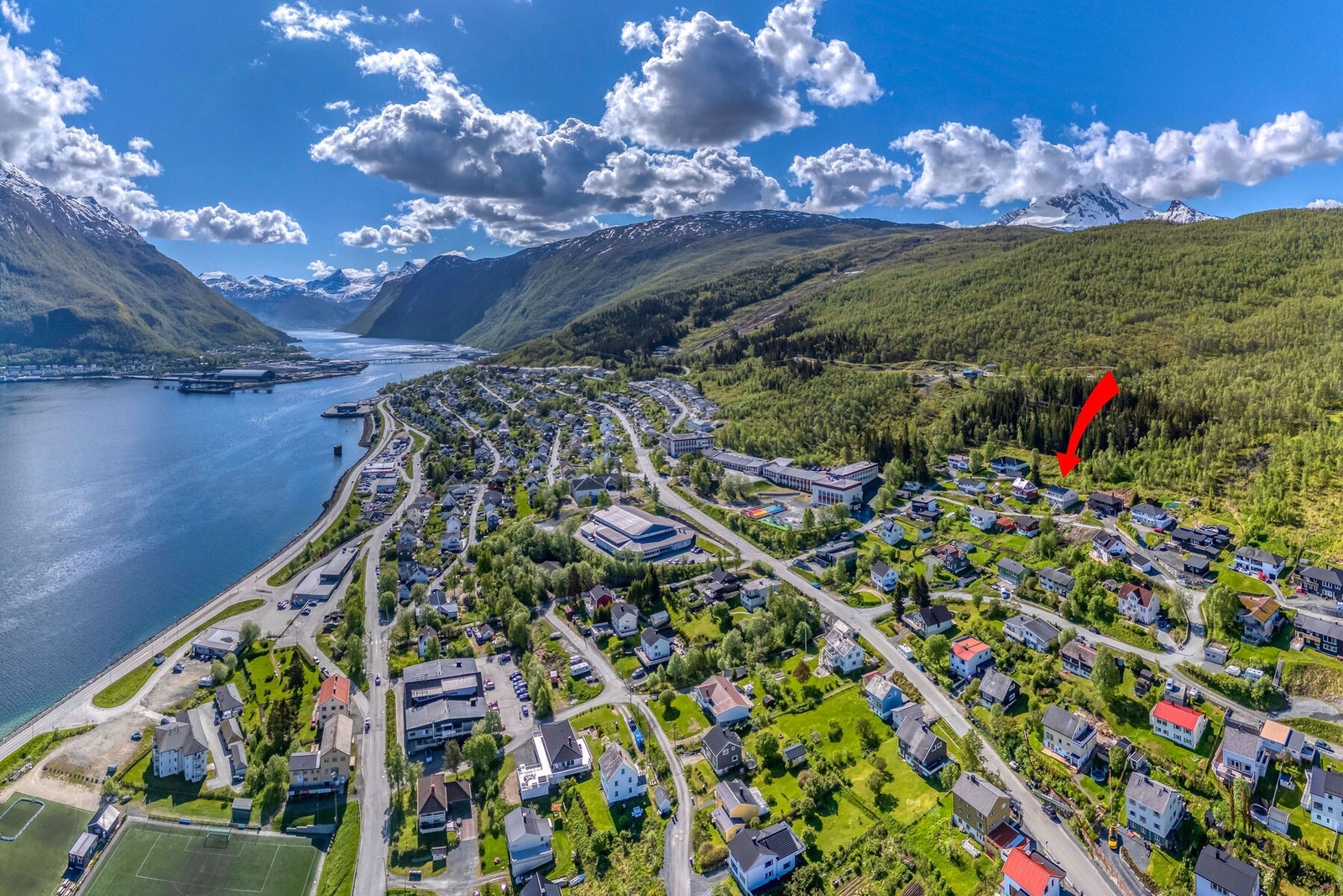 Fra eiendommen er det kort vei ned til Ankenes sentrum Galleribilde