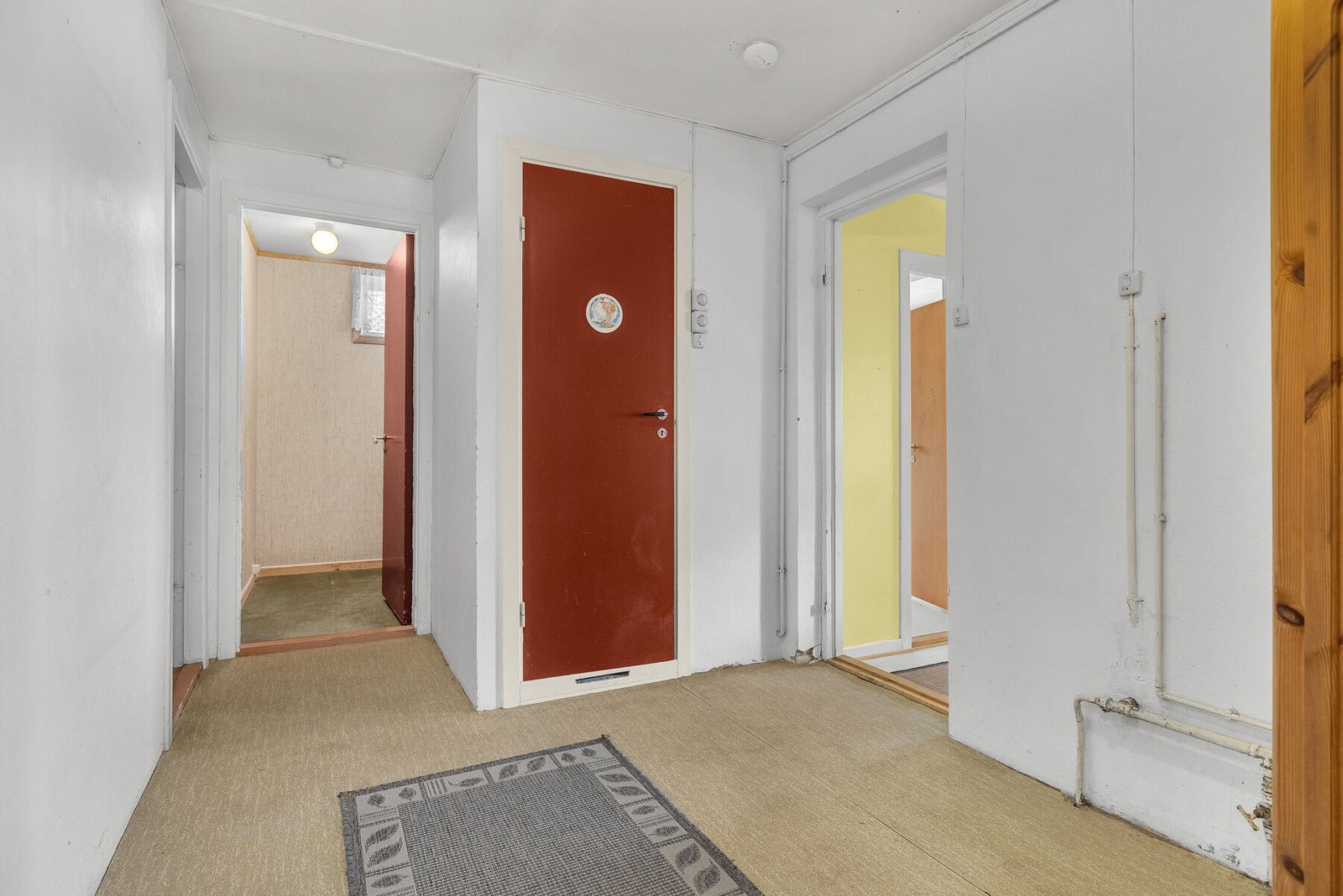 Flere boder og innredede rom i underetasjen Galleribilde