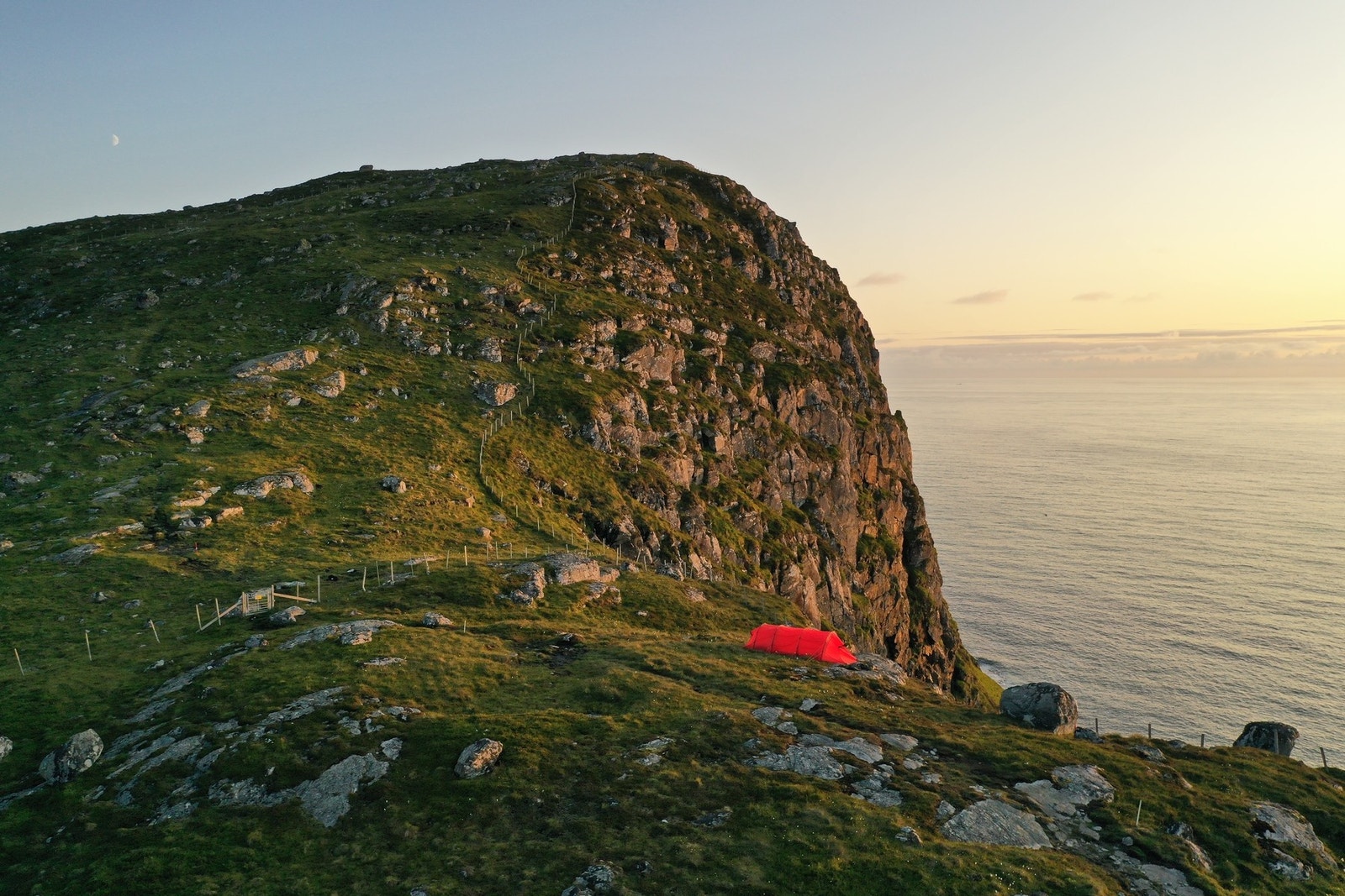 Man har også et mangfold av turmuligheter like utenfor døra. Blant annet Muletua og Golleneset. Dronefoto; Privat Galleribilde
