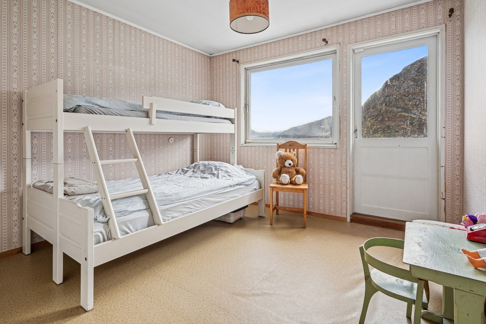 Hovedsoverom har adkomst ut til balkong på ca. 5 m². Galleribilde