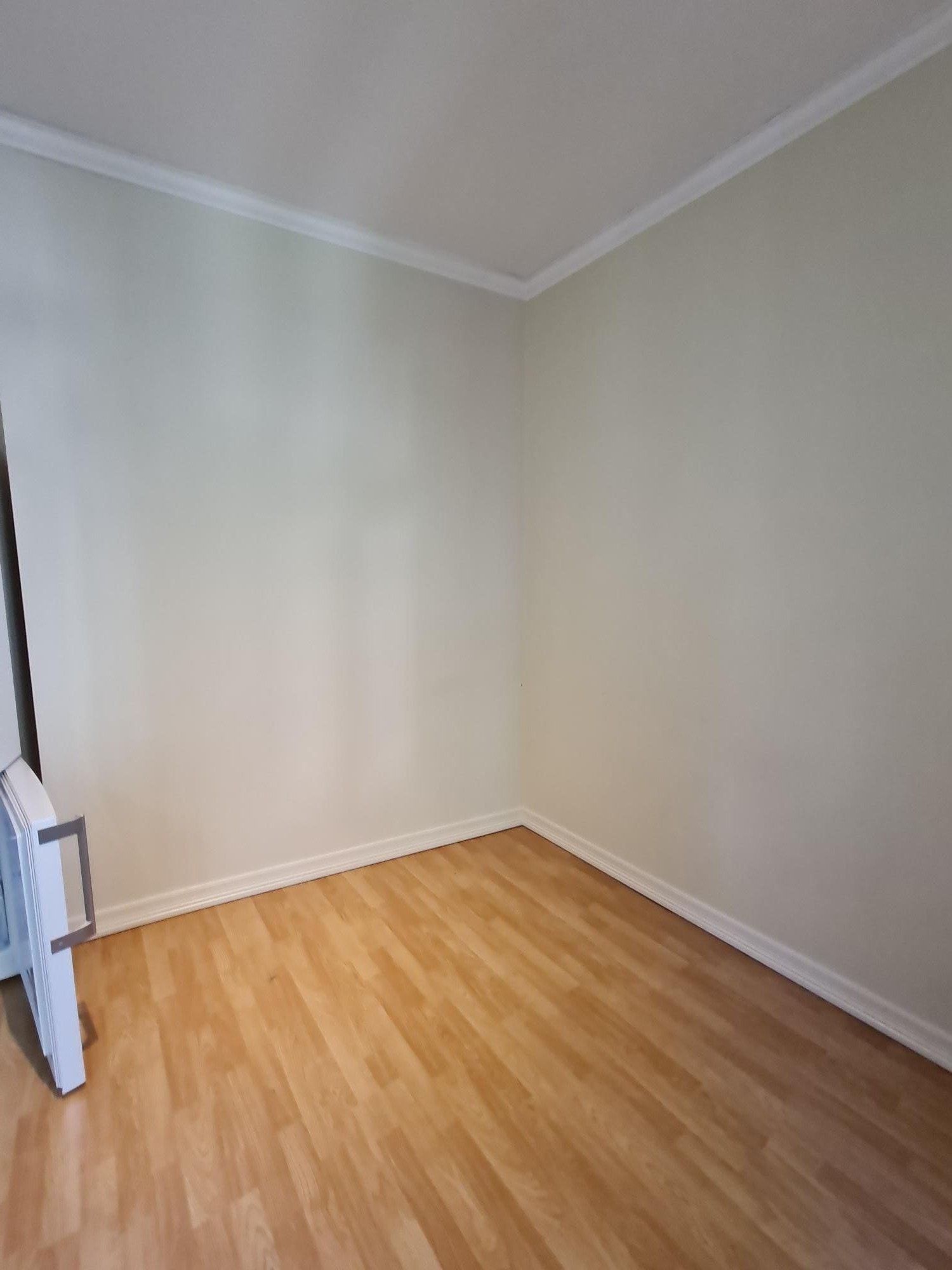 Plass til spisebord og liten sofa Galleribilde