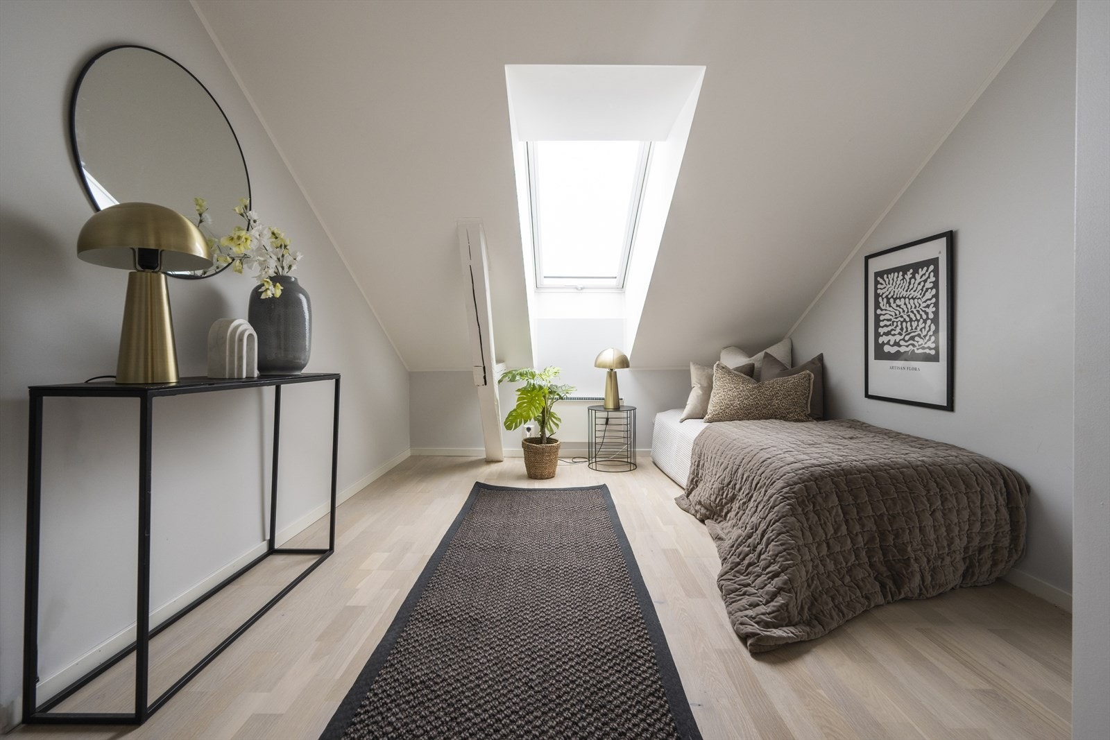 Soverom 2 passer godt som barnerom, gjesterom eller kontor. Galleribilde