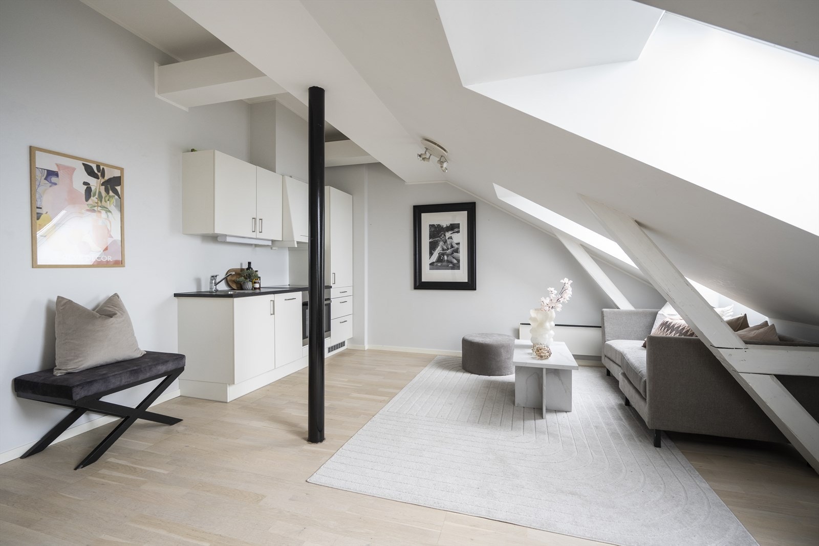 Lyst kjøkken fra HTH (2016). Galleribilde