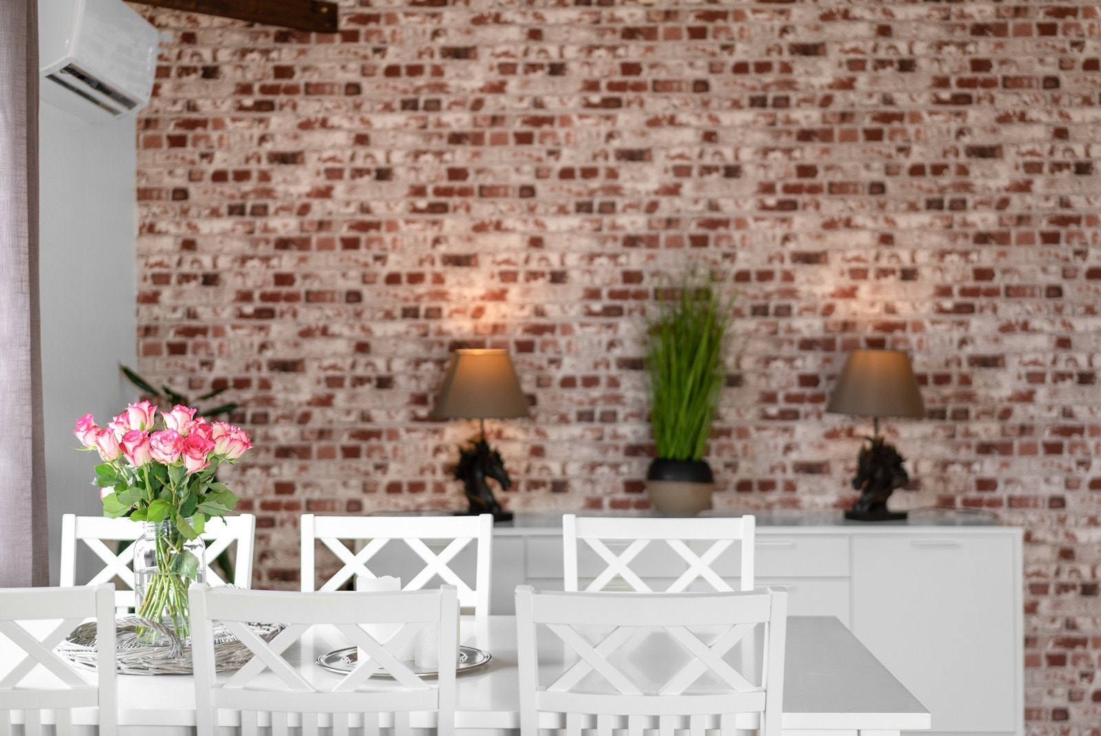 Detaljbilde fra spisestuen, som er en naturlig del av det store oppholdsrommet. Galleribilde