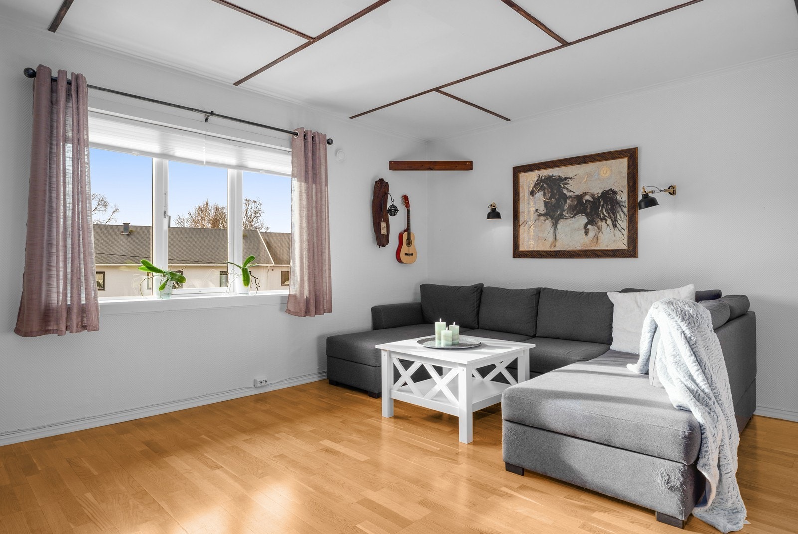 Her er det god plass til en romslig sofagruppe for familie og venner. Galleribilde