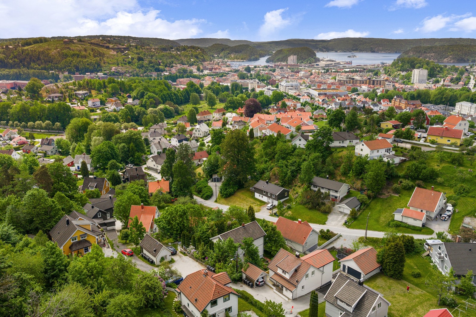 Boligen har gangavstand til sentrum og alle byens fasiliteter. Galleribilde