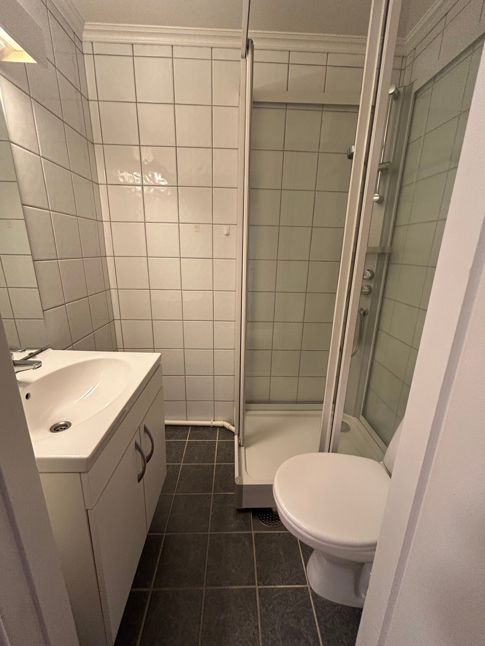 Flislagt dusjbad med varmekabler Galleribilde
