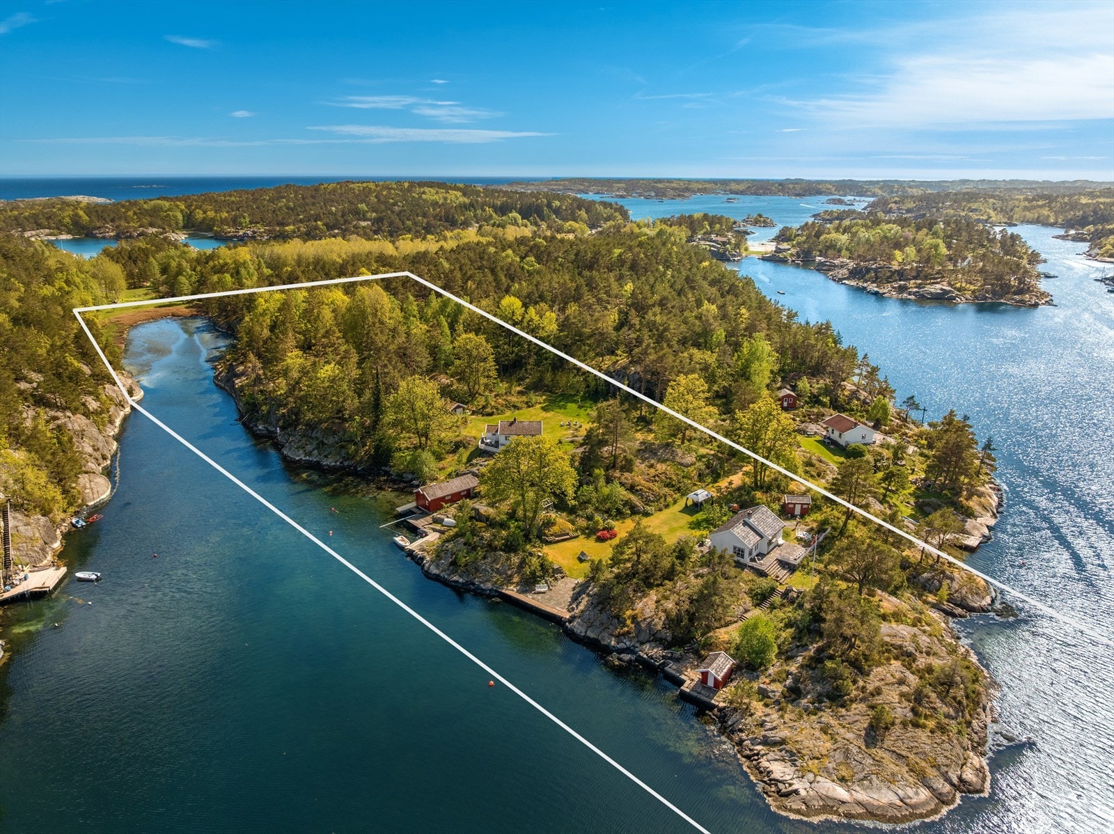 Velkommen til Furøya 69/70 - En unik fritidseiendom i naturskjønne omgivelser ved sjøen i Høvåg - Presentert av Andre Sandvik i Aktiv Eiendomsmegling Kristiansand! Galleribilde