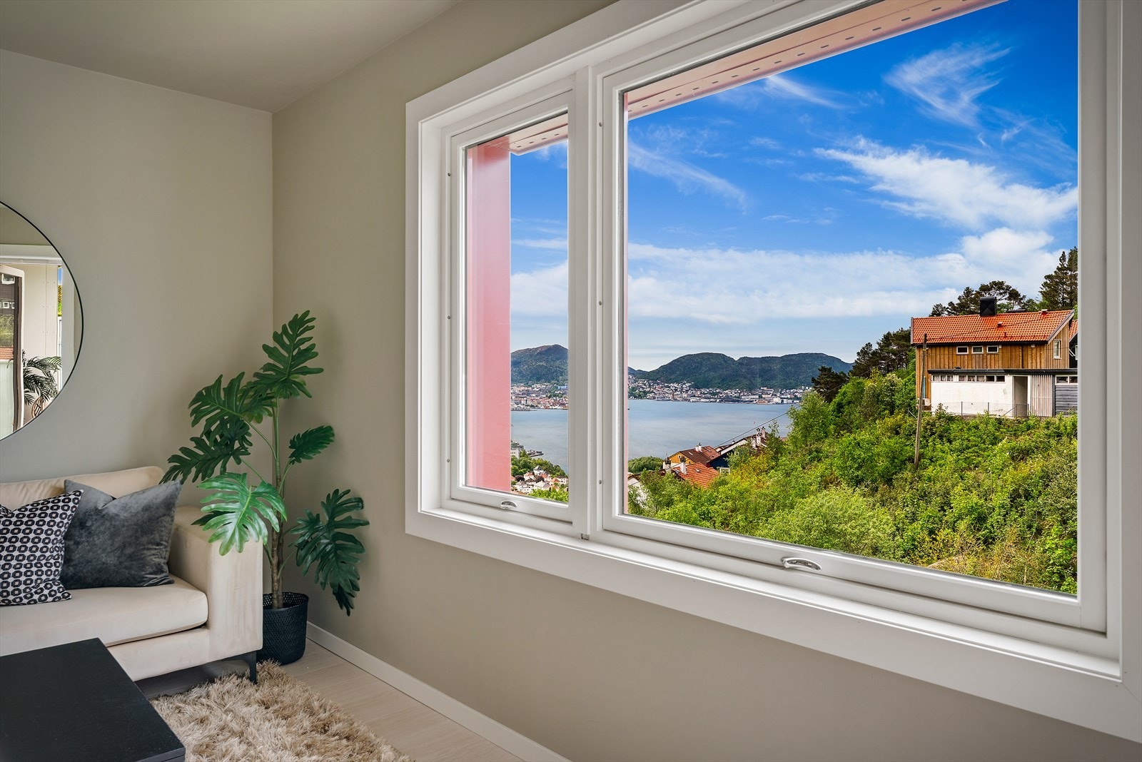 - Nyt utsikten mot innseilingen til Bergen - Galleribilde