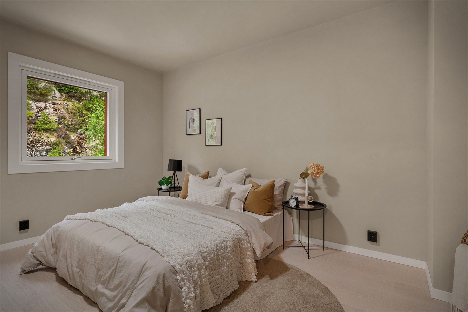 - Leiligheten har to soverom, hvorav hovedsoverommet måler 11,9 m² - Galleribilde