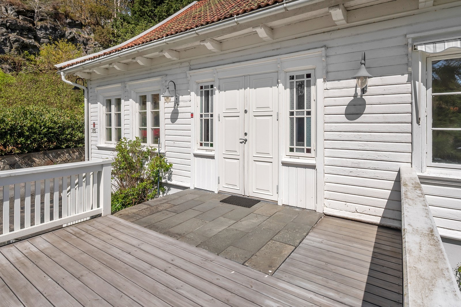 Solrik uteplass/inngangsparti Galleribilde