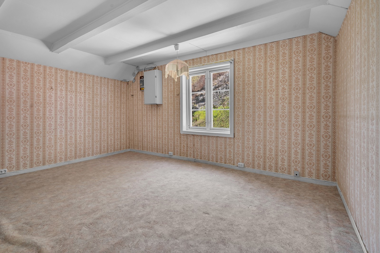 Soverom med synlige bjelker Galleribilde