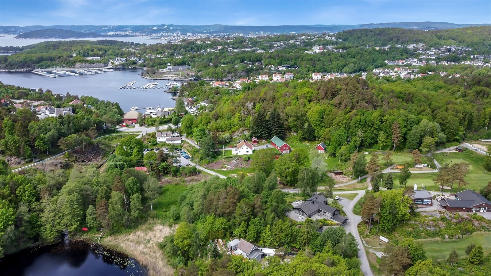 Eiendommen har en attraktiv og familievennlig beliggenhet på Dvergsnes i Kristiansand Galleribilde