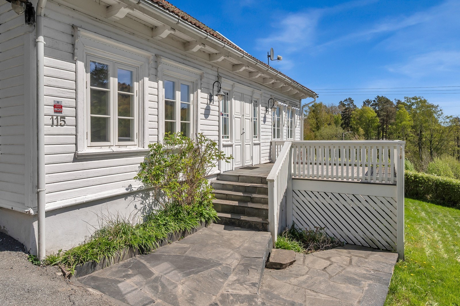 Det er gjort flere oppgraderinger gjennom årene, samtidig som boligen har beholdt sitt opprinnelige preg og karakter Galleribilde