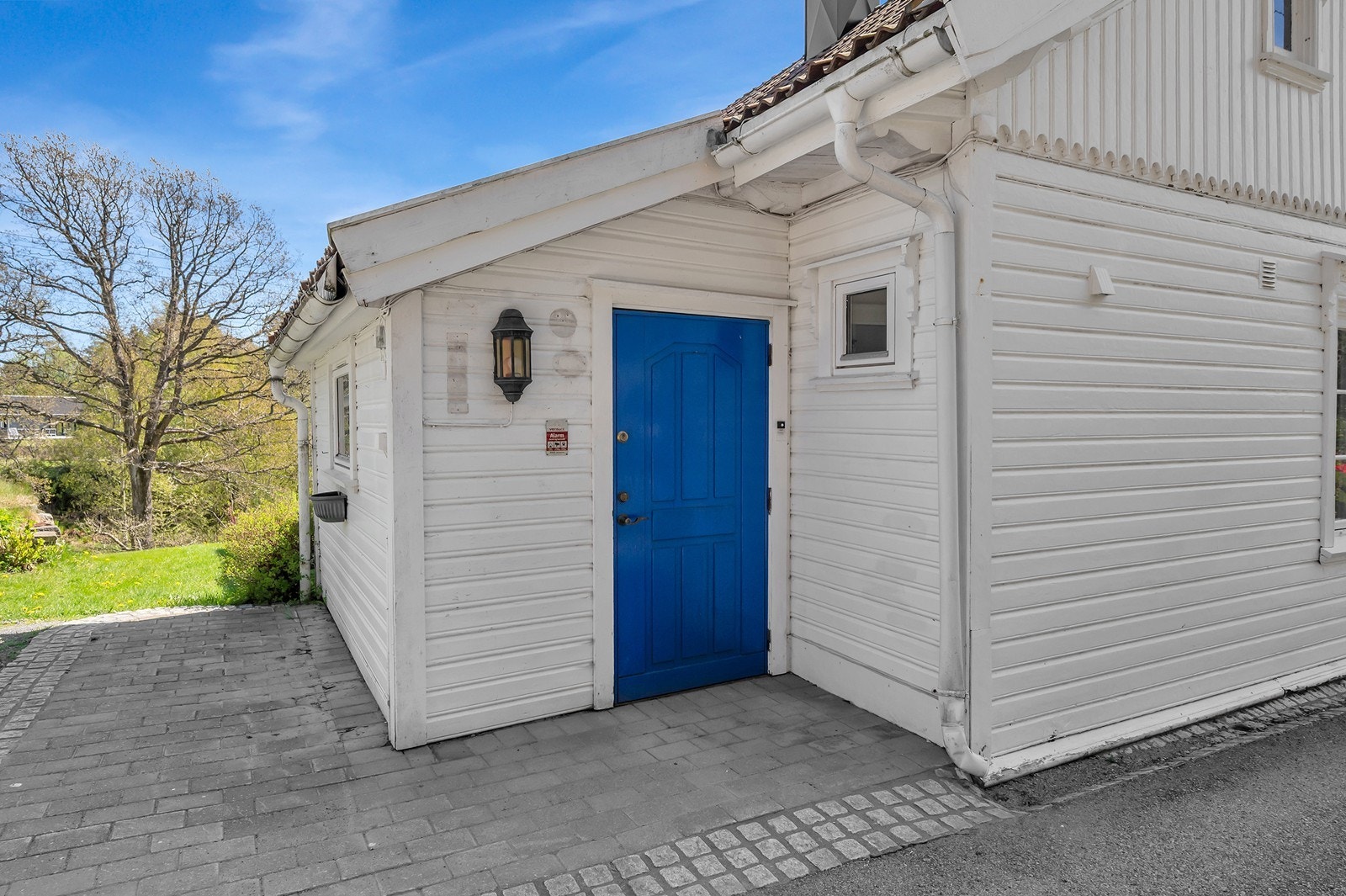 Ekstra inngang med belysning Galleribilde