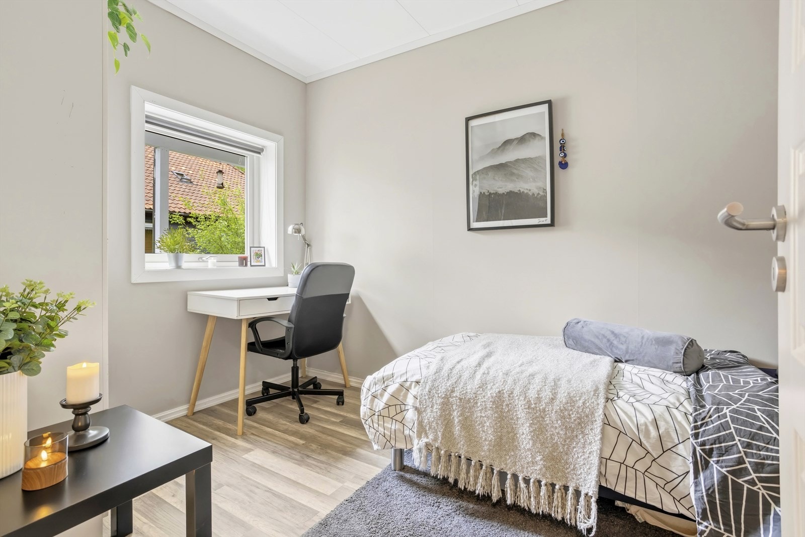 Soverom 2 er et lyst og trivelig rom med gode møbleringsmuligheter. Galleribilde
