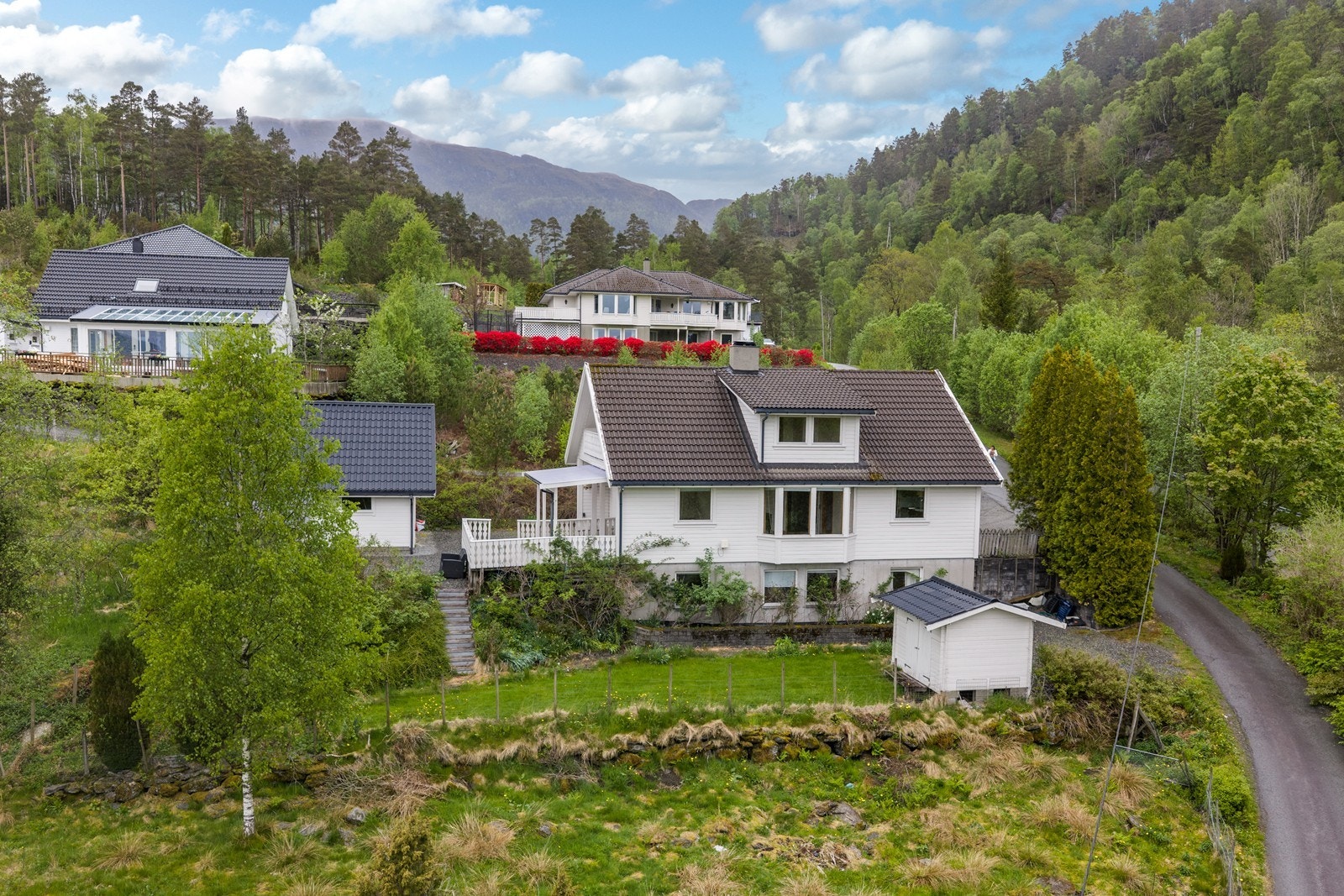 Velkommen til Imslandssjøen 91 - Enebolig med utleieleilighet i kjeller og en fantastisk utsikt presentert av megler Vidar Opheim 92662816 Galleribilde