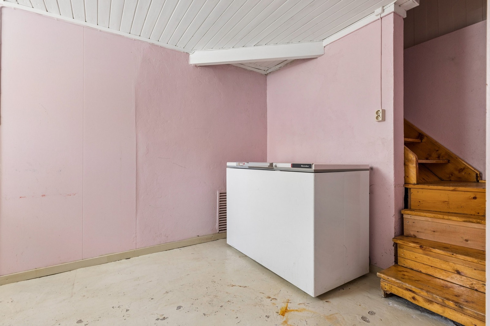 Et av de disponible rommene i kjelleren. Galleribilde