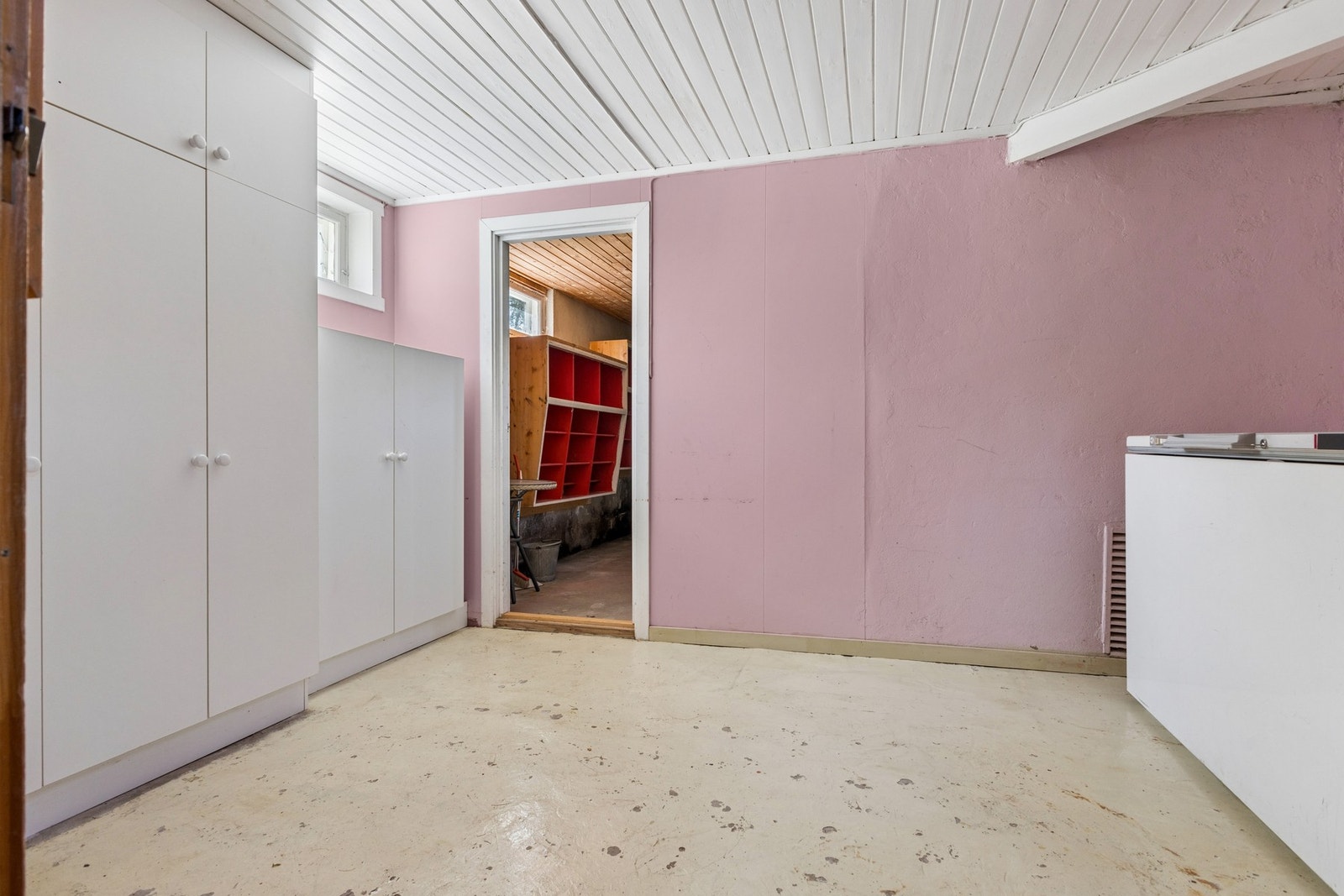 I tillegg til uinnredede rom, finnes det en separat bod i kjelleretasjen. Galleribilde
