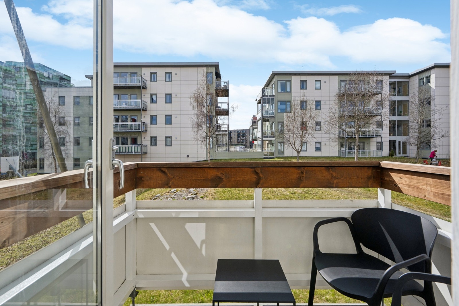 Utgang til balkong fra stue - retning sør Galleribilde