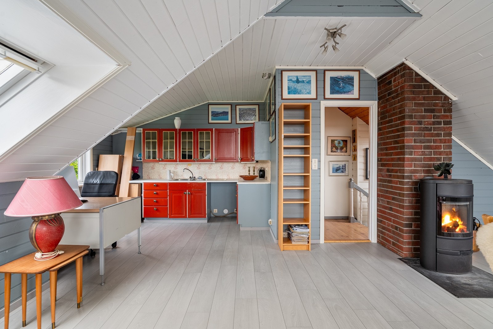 Loftstue (2.etasje) med kjøkken Galleribilde