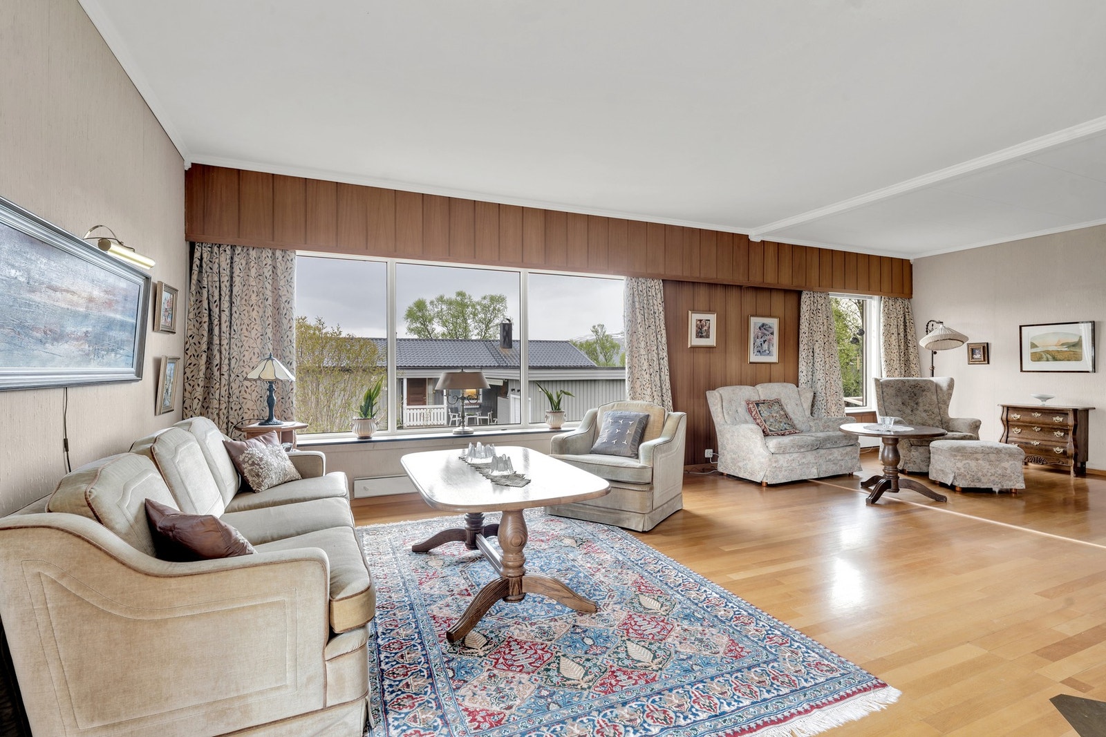 Velkommen inn i stuen, som står i retro stil Galleribilde