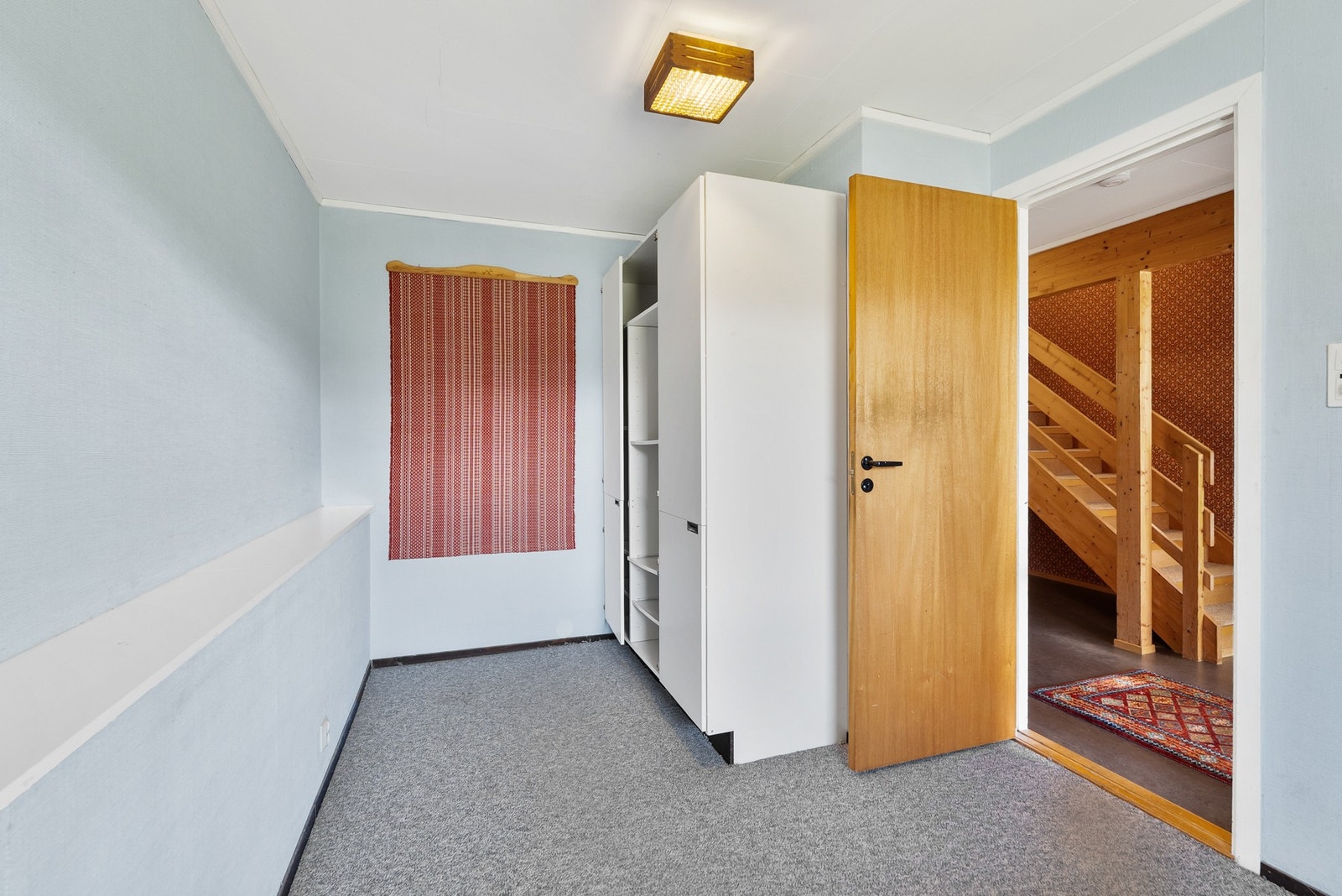 Rommet har plass til garderobeskap. Galleribilde